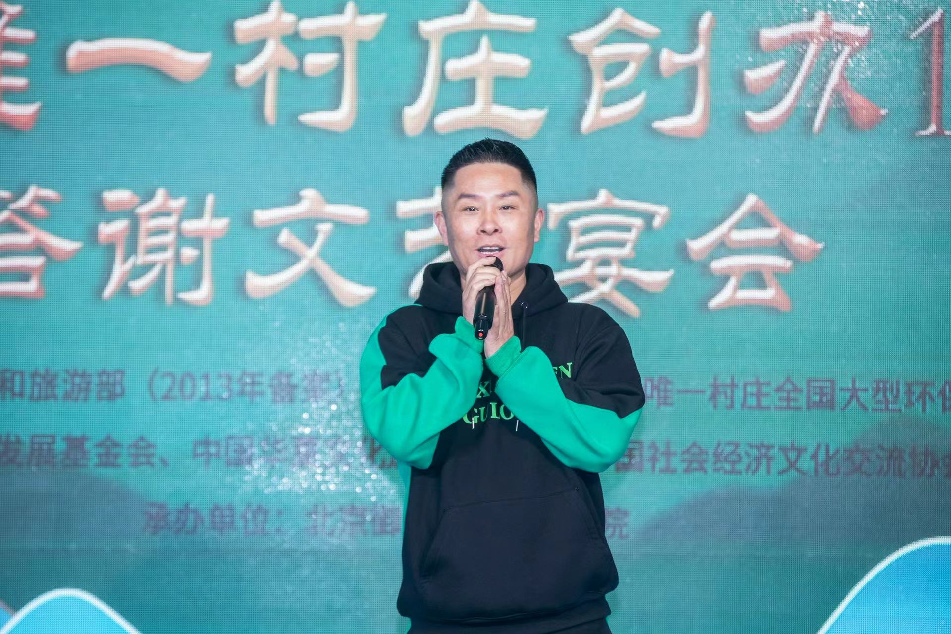 011著名导演，著名华语流行歌手谢志刚演唱了歌曲《千百年后谁还记得谁》.jpg
